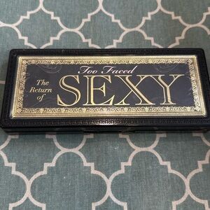 Too Faced The Return of SEXY eyeshadow palette